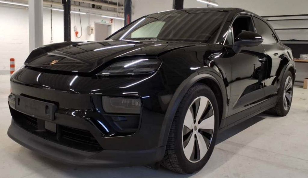 Porsche Macan 10.201 km 73.790 &euro; Stuttgart 70499