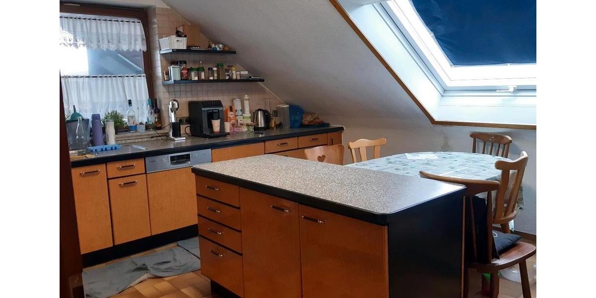 Dachgeschoßwohnung Walddorfhäslach - 5 Zimmer, 125 m&sup2;, 1.160&euro; | Angebot:25615150