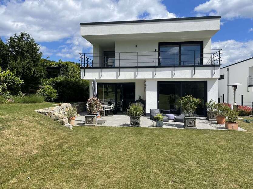 Haus zum Mieten in Bad Soden 5.600 € 300 m²