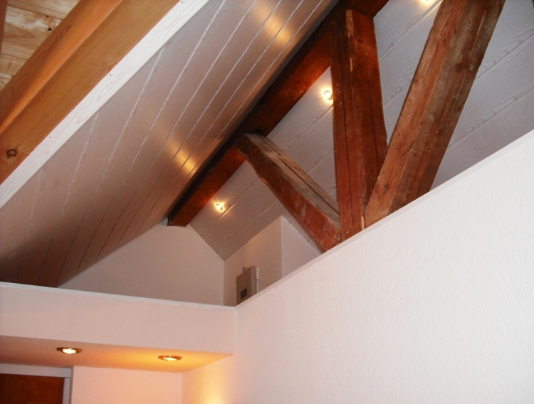 Hochwertige 2½-Zi. DG-Wohnung mit Westbalkon, EBK & Stellplatz - modernes Wohnen in gepflegter Hausgemeinschaft - Dachgeschoßwohnung Schönaich | Angebot:26945980