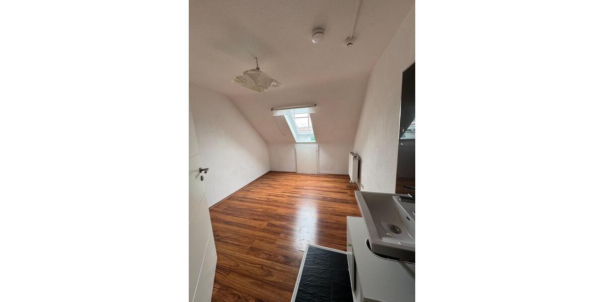 Dachgeschoßwohnung Stuttgart Stuttgart-West - 4 Zimmer, 80 m&sup2;, 411&euro; | Angebot:25962217