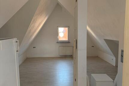 Dachgeschosswohnung mit extra Bad 1 zimmer