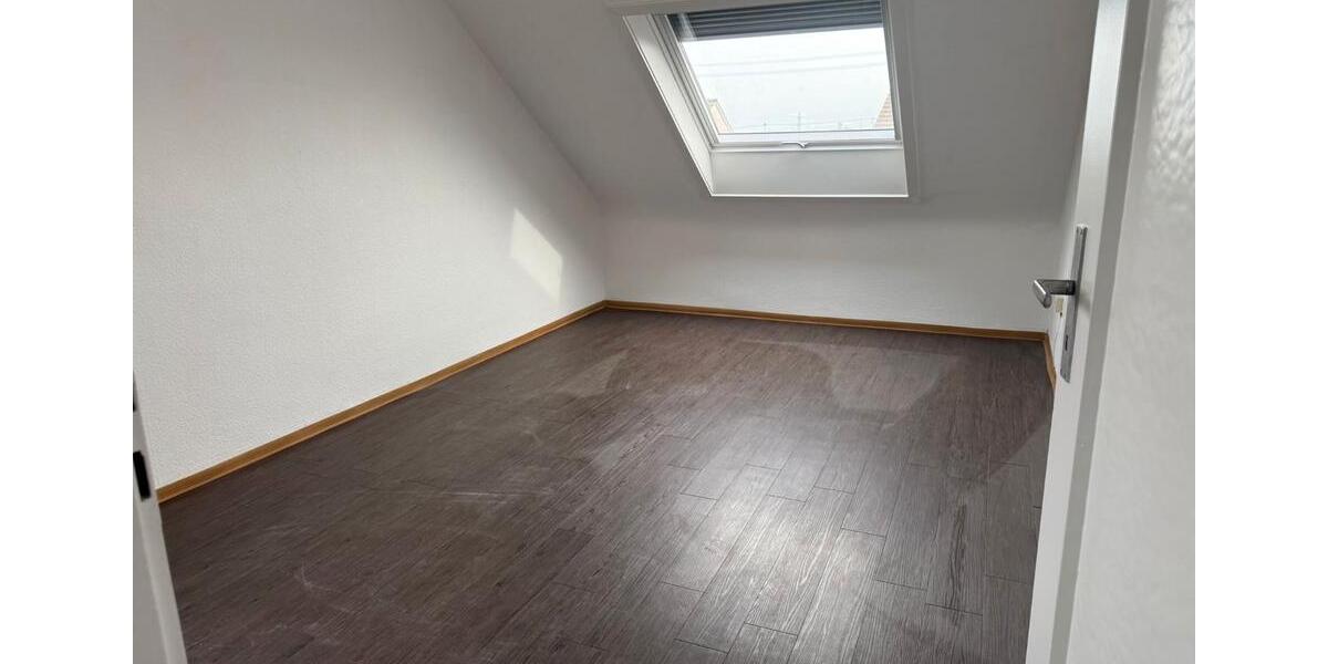 Dachgeschoßwohnung Möglingen - 3 Zimmer, 70 m&sup2;, 1.100&euro; | Angebot:26398213