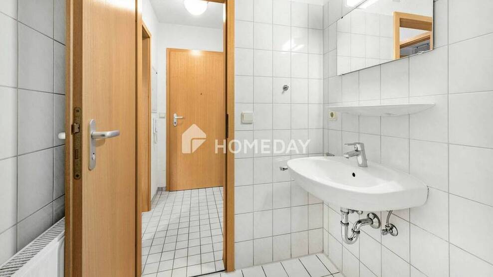 Möbliertes 1-Zimmer-Apartment im DG mit TG-Stellplatz - sofort bezugsfrei in Uni-Nähe!