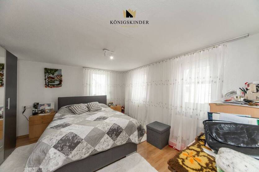 Einfamilienhaus mit Potential: 6 Zimmer, großes Grundstück, schöner Garten. Ihr neues Zuhause?