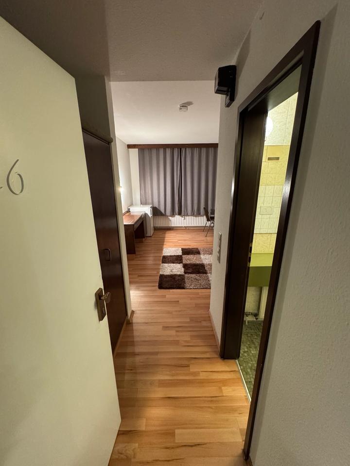 Ein-Zimmer Apartment mit Badezimmer zimmer