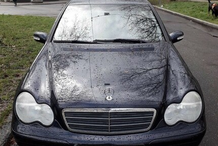 Mercedes-Benz C-Klasse 155.581 km 3.700 € Böblingen 71032
