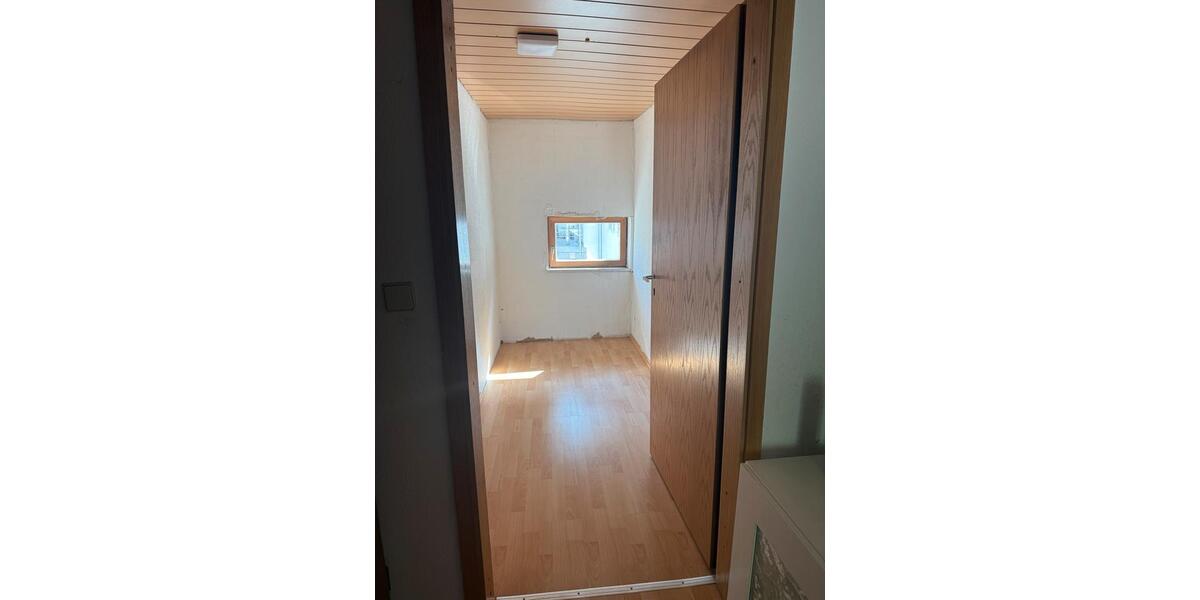 Etagenwohnung Renningen - 4 Zimmer, 79 m&sup2;, 500&euro; | Angebot:27625098