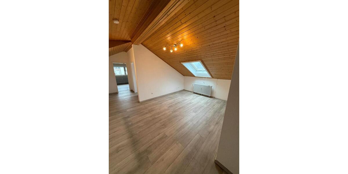 Dachgeschoßwohnung Ludwigsburg Hoheneck - 3 Zimmer, 55 m&sup2;, 1.000&euro; | Angebot:26483179