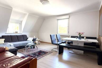 Mehr Platz als erwartet: 4,5 Zimmer + ausgebauter Dachraum mit Küche & Bad 4 zimmer