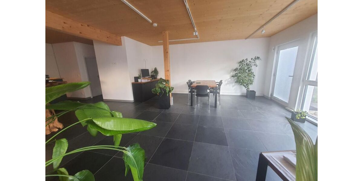 Provisionsfrei* Moderne Gewerbeimmobilie mit Büro, Wohnung und Halle - KfW 70, Solaranlage, hochwertige Ausstattung - Gewerbeobjekt Altdorf | Angebot:23812378