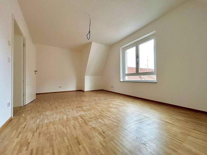 EXKLUSIVE-NEUBAU-ERSTBEZUG! Traumhafte DG-Wohnung mit Top-Ausstattung (Balkon, EBK, Aufzug uvm.) in sonniger direkter City-Lage!