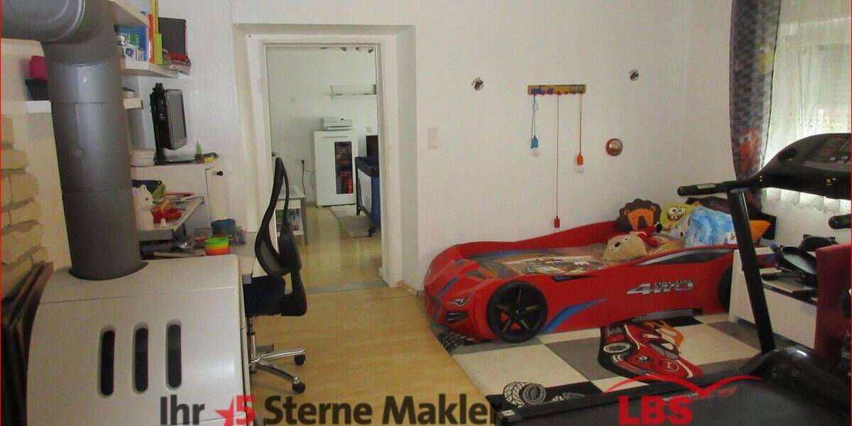 Einfamilienhaus Niefern-Öschelbronn Niefern - 8 Zimmer, 193 m&sup2;, 439.000&euro; | Angebot:25665818