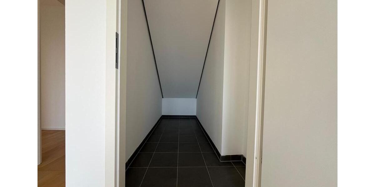 Etagenwohnung Stuttgart - 4 Zimmer, 135 m&sup2;, 1.973&euro; | Angebot:26068595