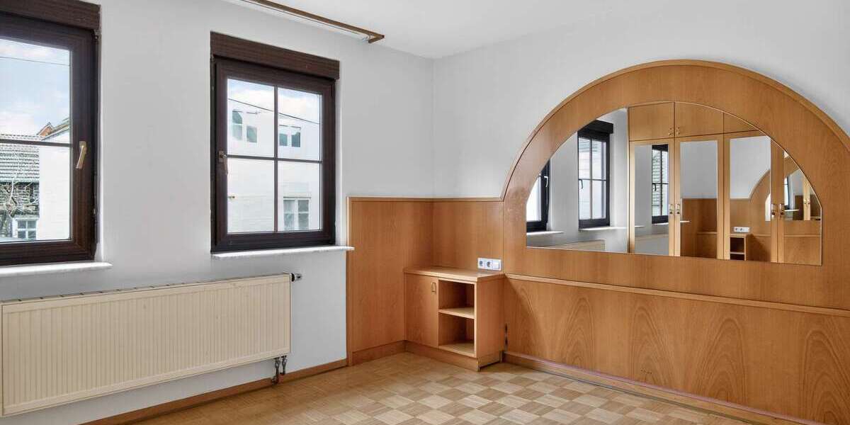 Seltene Gelegenheit: Gepflegtes 3-Familienhaus in Top-Wohnlage - Mehrfamilienhaus, Wohnhaus Stuttgart Zuffenhausen | Angebot:27083597