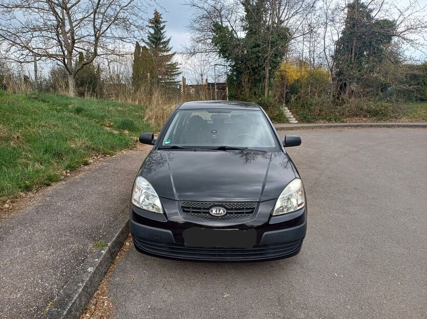 Kia Rio 93.500 km 3.200 € Stuttgart 70327