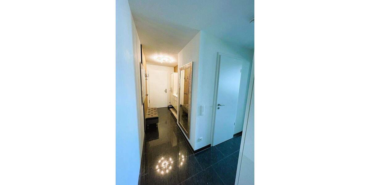 Neuwertige 4-Zi-EG mit exklusiver Ausstattung + Hobbyraum + 1 TG + 2 Stellplätze 4 zimmer