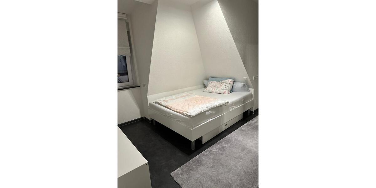Dachgeschoßwohnung Kornwestheim - 2 Zimmer, 55 m&sup2;, 1.050&euro; | Angebot:26147811