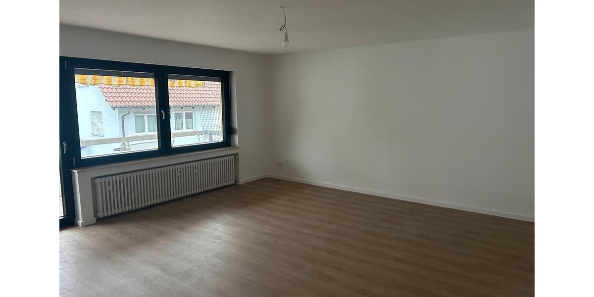 Etagenwohnung Esslingen am Neckar Pliensauvorstadt - 3 Zimmer, 96 m&sup2;, 1.300&euro; | Angebot:24549181