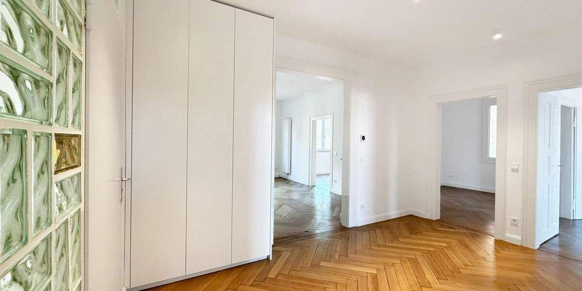 Etagenwohnung Stuttgart West - 5 Zimmer, 140 m&sup2;, 2.450&euro; | Angebot:25837745