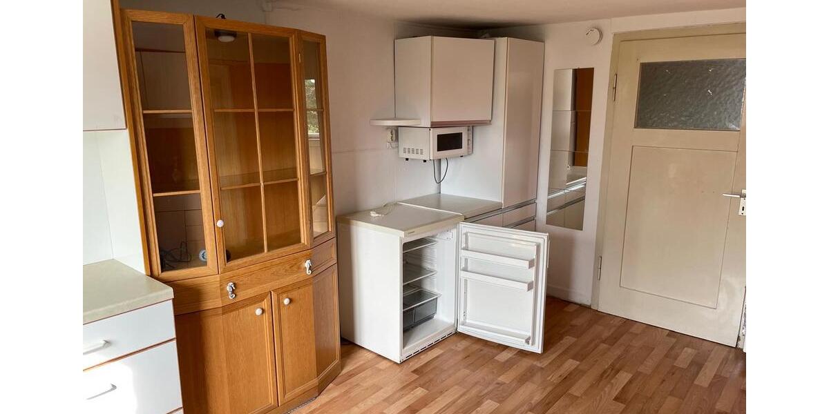 Zum Verkauf: renovierungsbedürftiges Mehrfamilienhaus in Unterjes zimmer