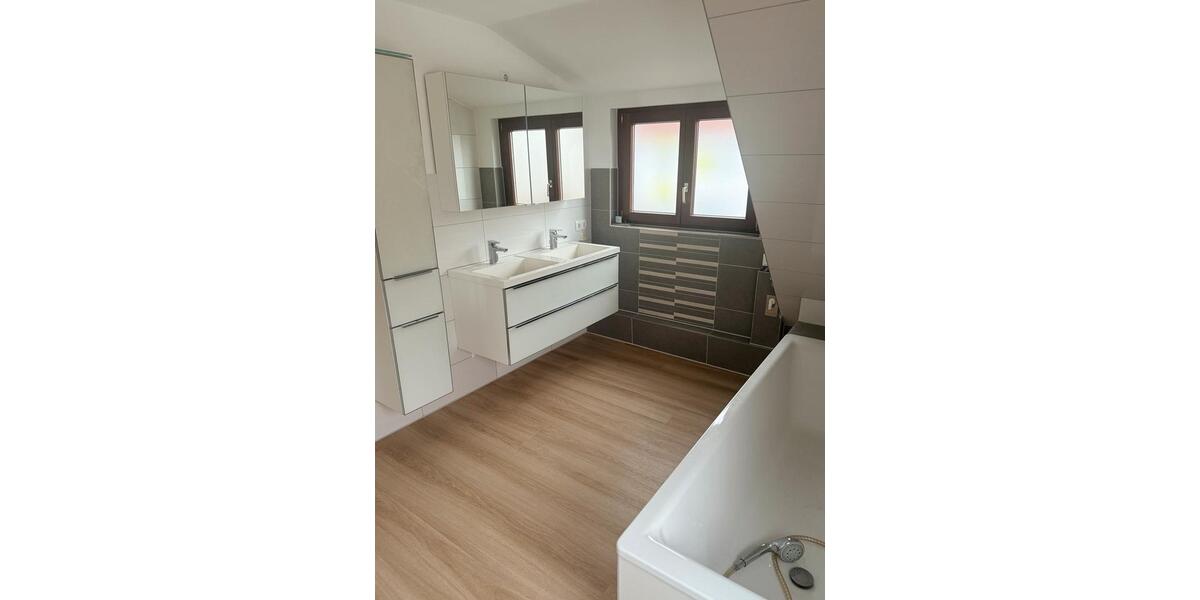 Dachgeschoßwohnung Esslingen am Neckar Oberesslingen - 3.5 Zimmer, 73 m&sup2;, 1.300&euro; | Angebot:24469045