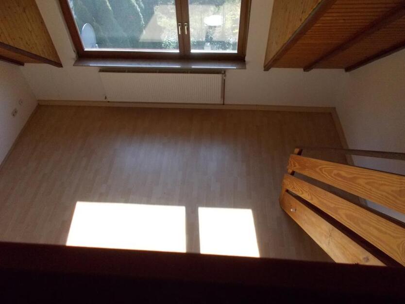 helles Einfamilienhaus mit Terrasse und Garten in Huchenfeld