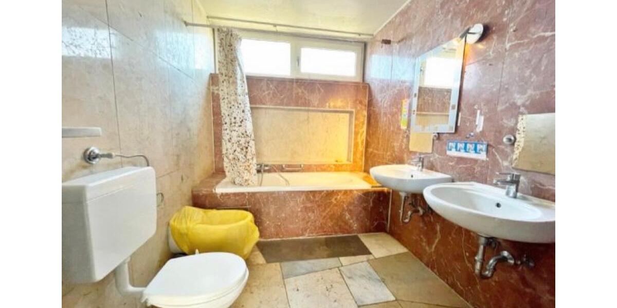 Einfamilienhaus Esslingen am Neckar Brühl - 6 Zimmer, 230 m&sup2;, 3.350&euro; | Angebot:27620333