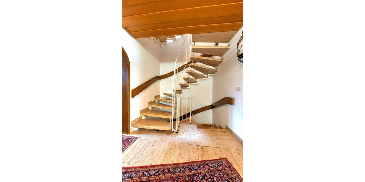 Großzügiges Eckhaus mit viel Platz, Garten und Potenzial 6 zimmer