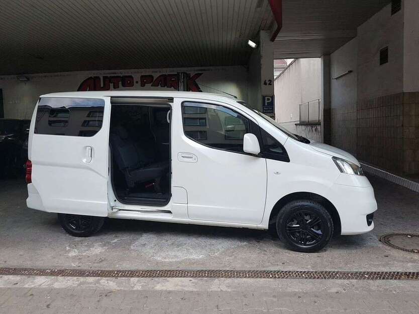 NV200