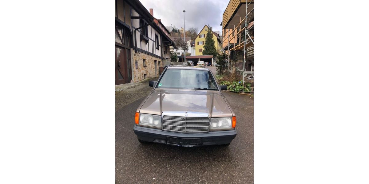 Mercedes-Benz 190 151.000 km 6.700 &euro; Esslingen 73732