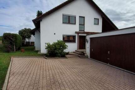 Haus Weissach - 8 Zimmer, 229 m&sup2;, 2.500&euro; | Angebot:23579210