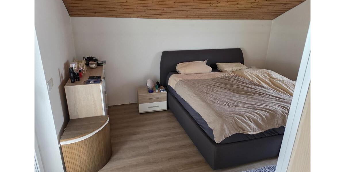 Etagenwohnung Freiberg am Neckar - 3.5 Zimmer, 105 m&sup2;, 1.200&euro; | Angebot:26462108