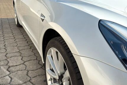 Tesla Model 3 107.000 km 22.999 € Stuttgart 70469