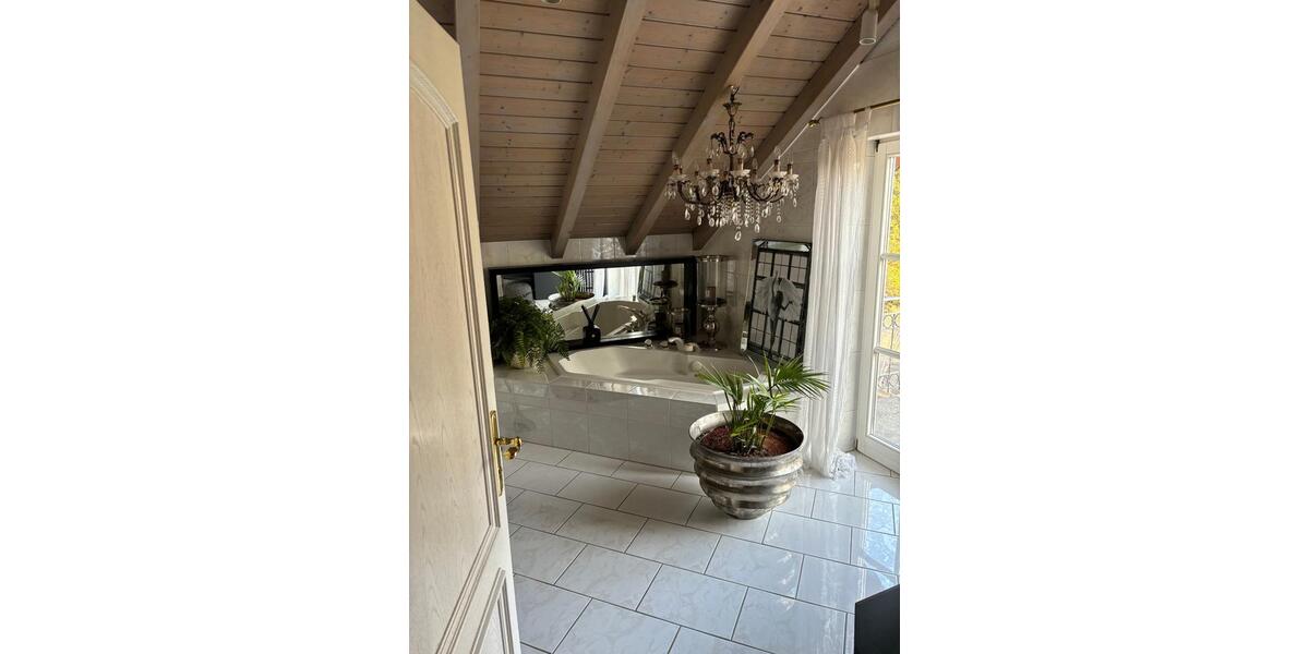 Villa Eberdingen - 9 Zimmer, 400 m&sup2;, 3.800&euro; | Angebot:24708328