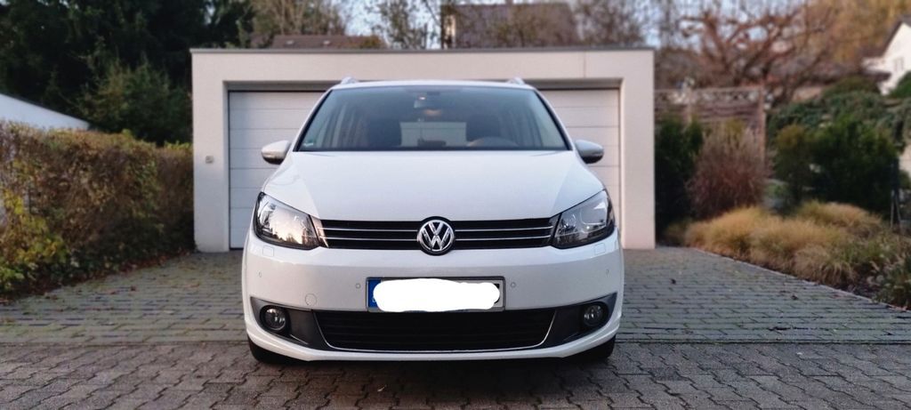 VW Touran 88.000 km 11.500 € Stuttgart 70599