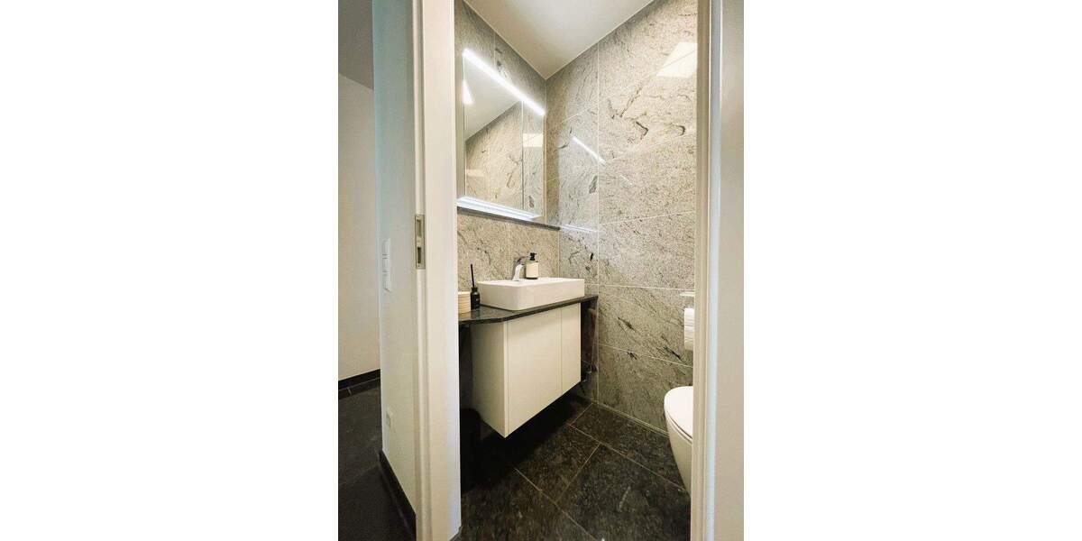 Neuwertige 4-Zi-EG mit exklusiver Ausstattung + Hobbyraum + 1 TG + 2 Stellplätze 4 zimmer