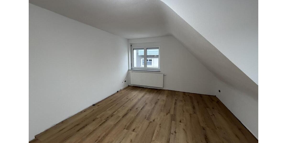 Dachgeschoßwohnung Ludwigsburg Oßweil - 4 Zimmer, 76 m&sup2;, 1.300&euro; | Angebot:24743762
