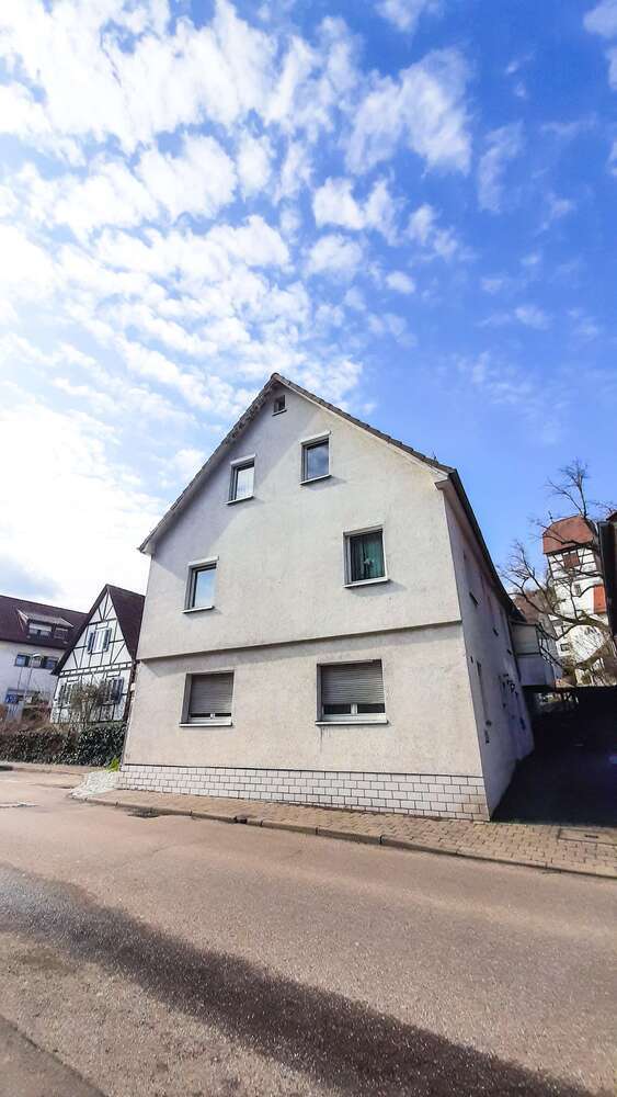 Haus zum Kaufen in Stuttgart 550.000 € 213 m²