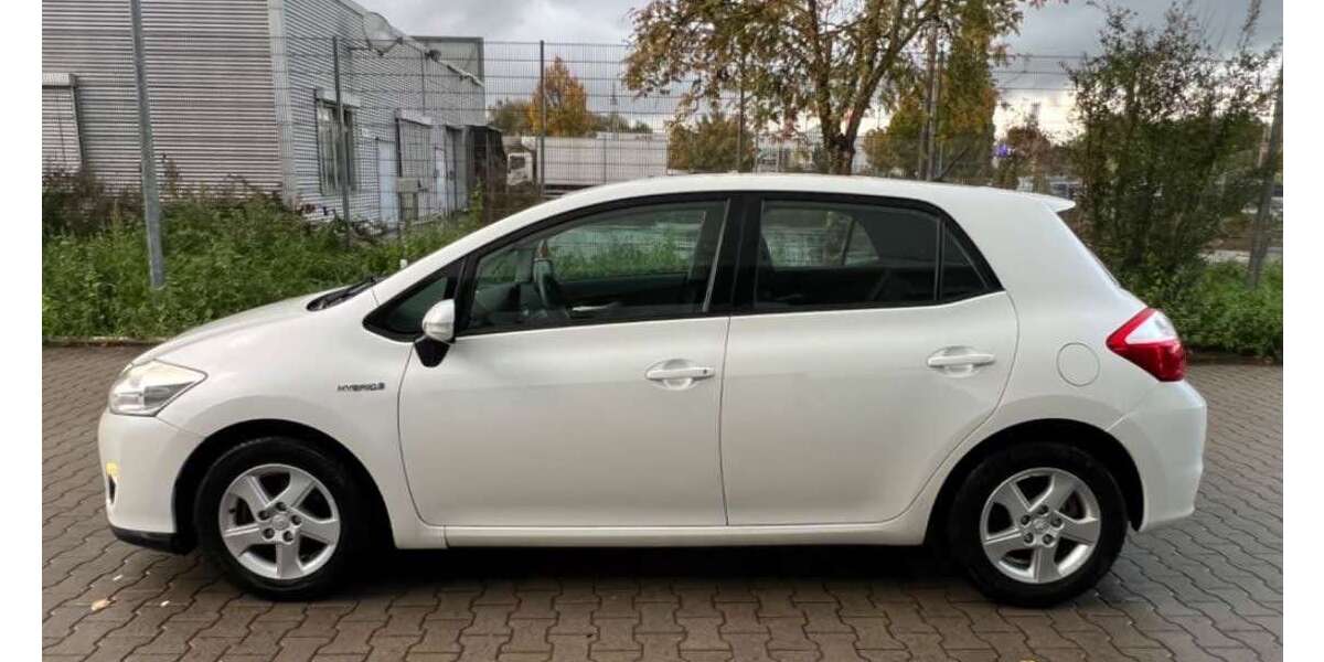 Toyota Auris 140.500 km 7.999 &euro; Stuttgart 70182