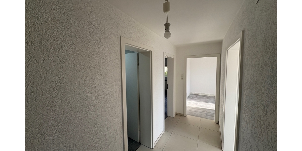 Freistehendes 2-Familienhaus - ideal für Familien oder Handwerker in Remseck-Hochberg 6 zimmer