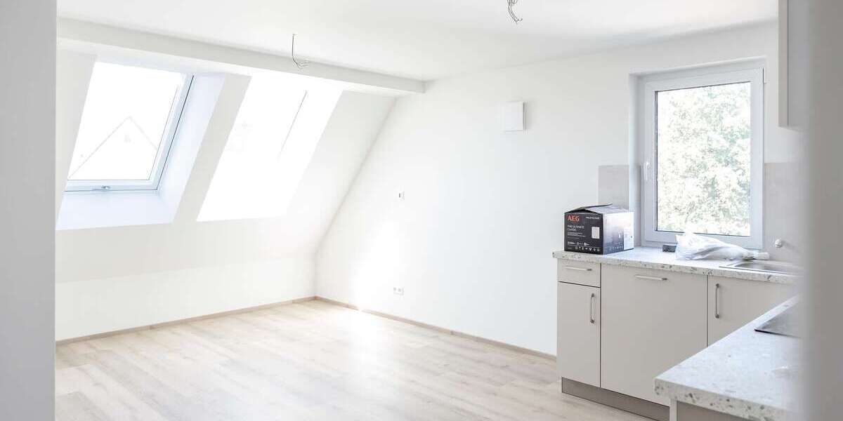Hochwertig sanierte 2-Zimmer-Dachgeschosswohnung mit Balkon - 2- Esslingen am Neckar Oberesslingen | Angebot:27646718