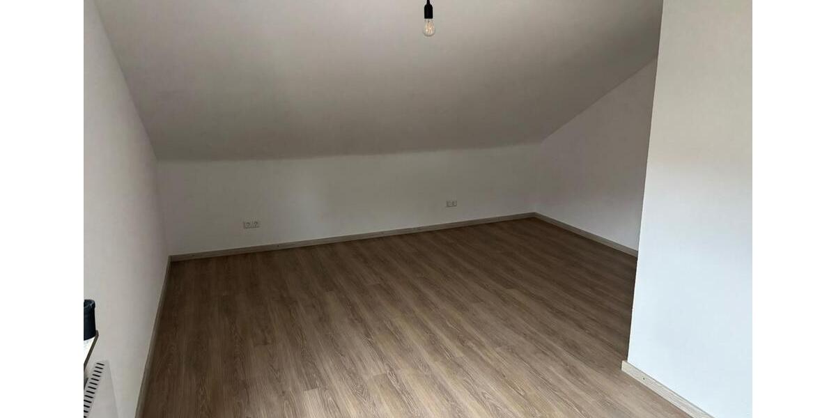 Dachgeschoßwohnung Leonberg - 2.5 Zimmer, 60 m&sup2;, 850&euro; | Angebot:24702910