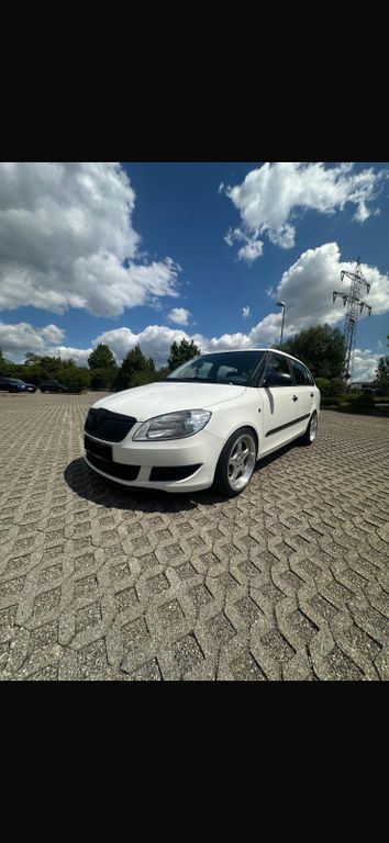 Skoda Fabia 312.000 km 4.200 € Neckartenzlingen 72654