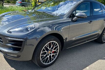 Porsche Macan 220.000 km 29.900 € Stuttgart 70499