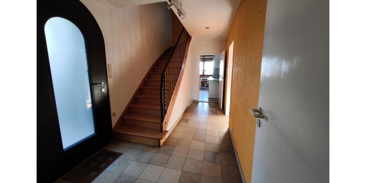 Doppelhaushälfte Ostfildern - 5.5 Zimmer, 135 m&sup2;, 1.850&euro; | Angebot:24371025