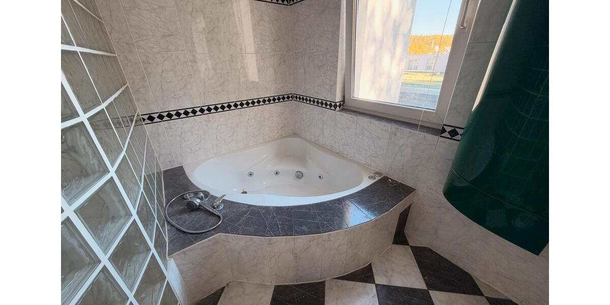 Etagenwohnung Mühlacker - 5 Zimmer, 140 m&sup2;, 1.500&euro; | Angebot:27568125