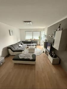 GEPFLEGT, HELL UND GUT GESCHNITTEN IN RUHIGER LAGE - Etagenwohnung Ditzingen | Angebot:26029861