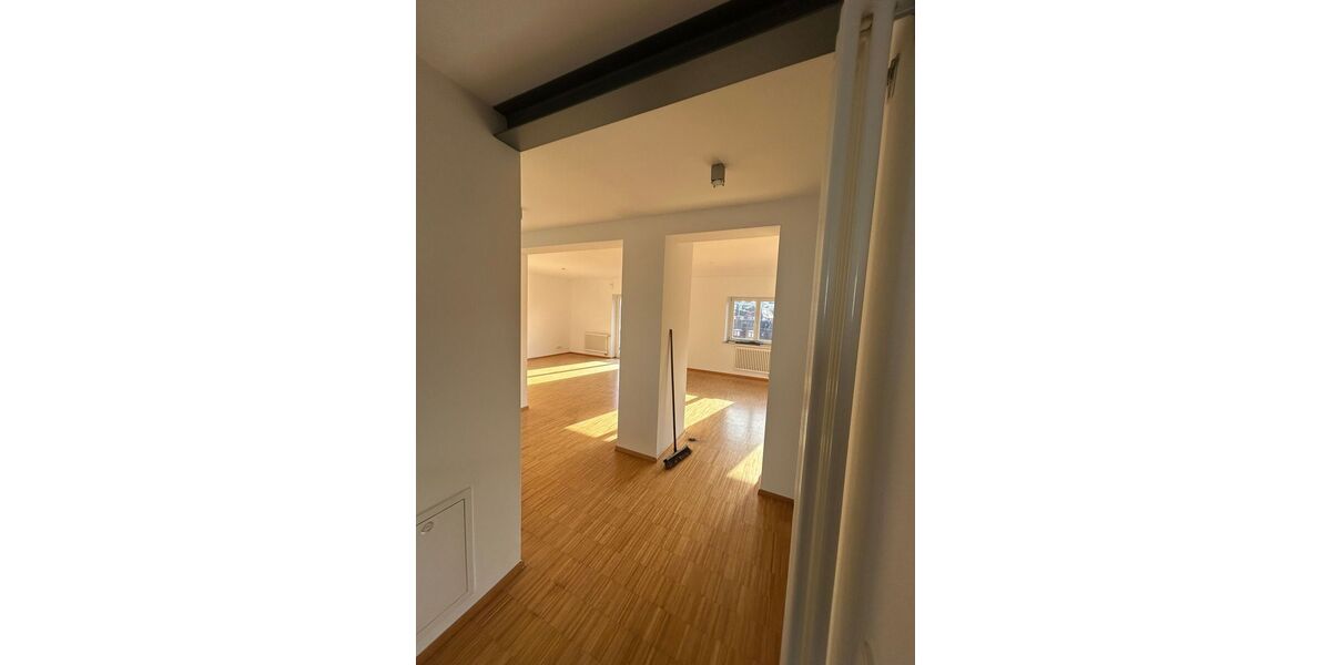 Zwei Zimmer mit Weitblick - Sanierte Wohnung im 1. OG und Balkon - Appartement Stuttgart Botnang | Angebot:26623450
