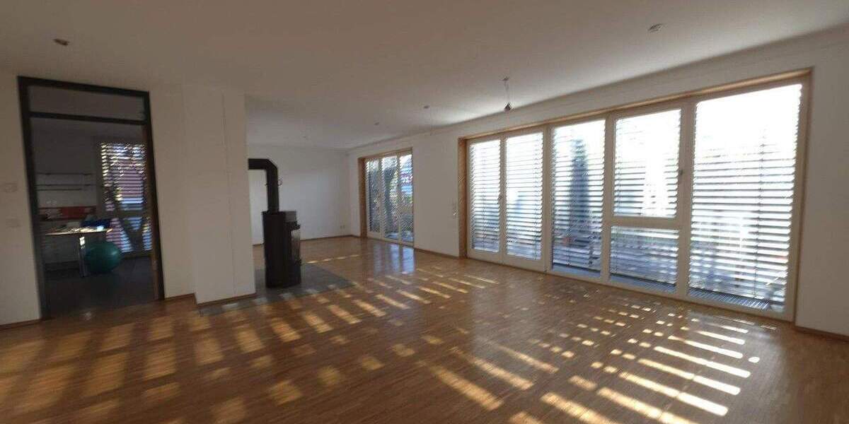 Einfamilienhaus Reutlingen Ringelbach - 7 Zimmer, 200 m&sup2;, 2.500&euro; | Angebot:24622227